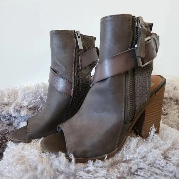 Dolce Vida Heels - Picture 2 of 6